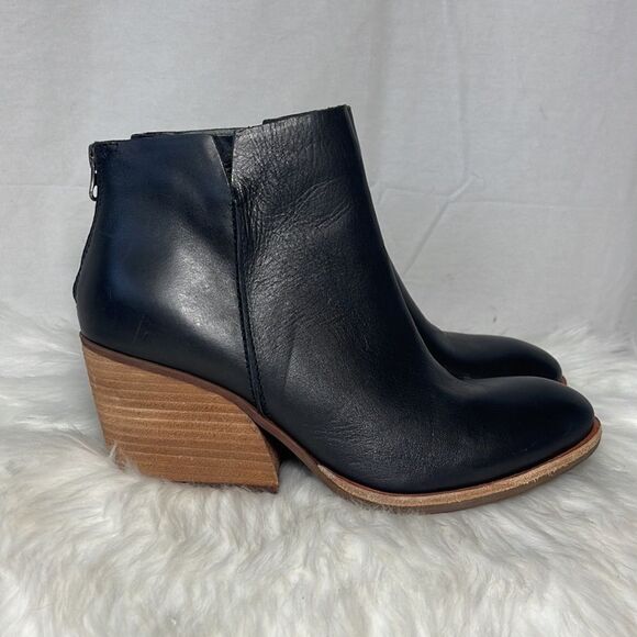 Kork-Ease Chandra II NWOT Black Full Grain Leather Ankle Booties Sz 9.5 - Picture 3 of 6